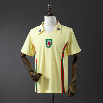 Wales Trikot 1976 Auswärts Retro Fußball-Kit